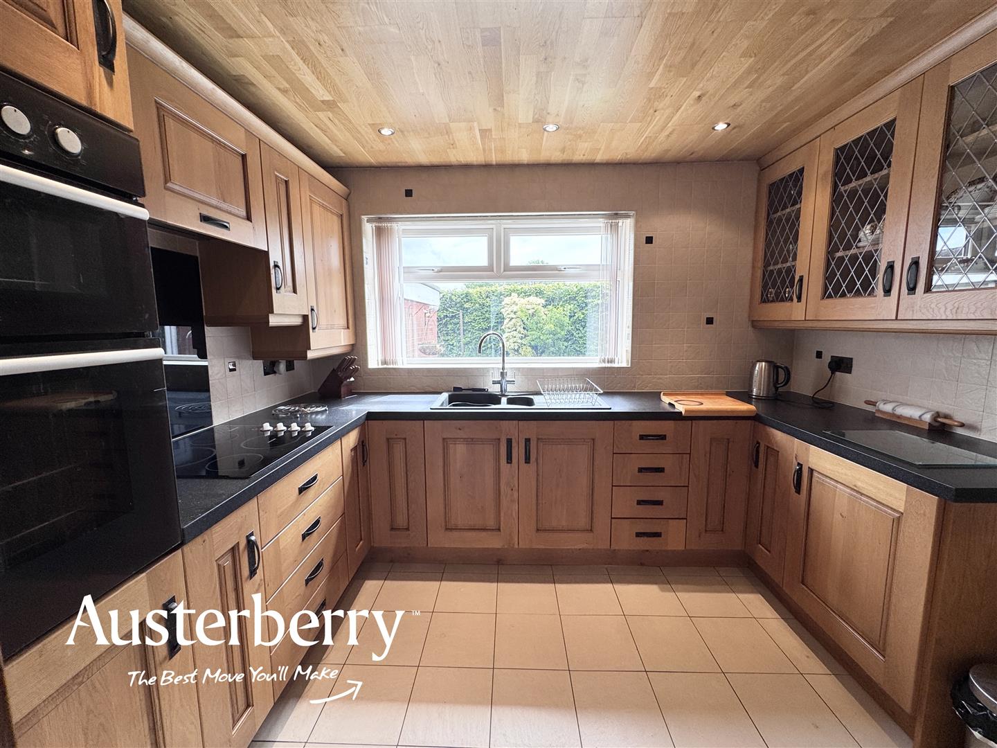 3 bed property in Hollies Drive, Stoke-On-Trent